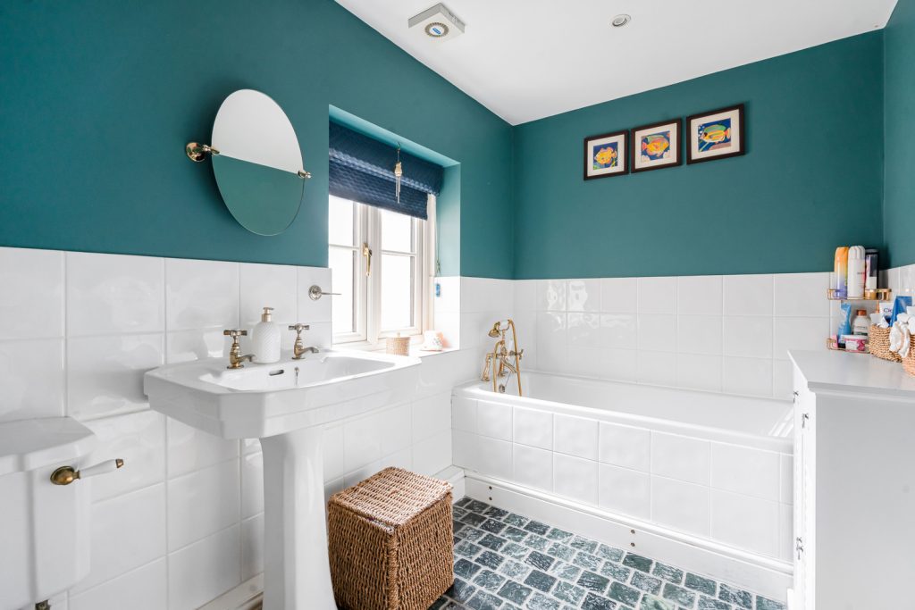Bathroom.JPG