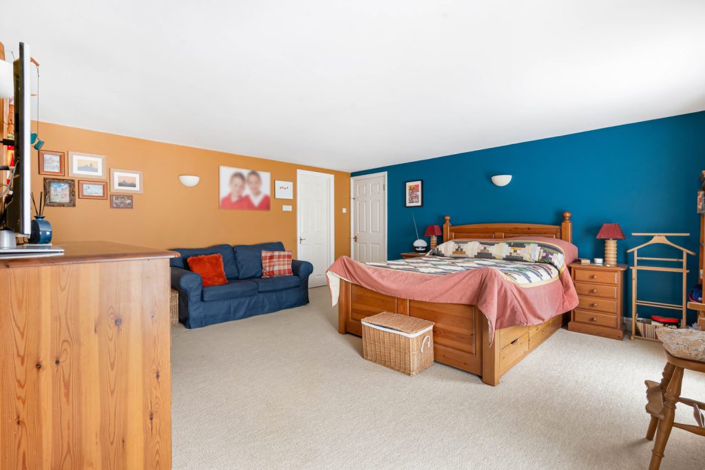 Bed Main 2.JPG