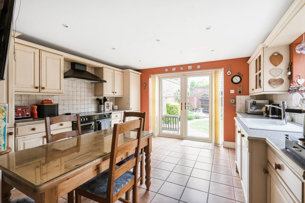 Kitchen 2.JPG