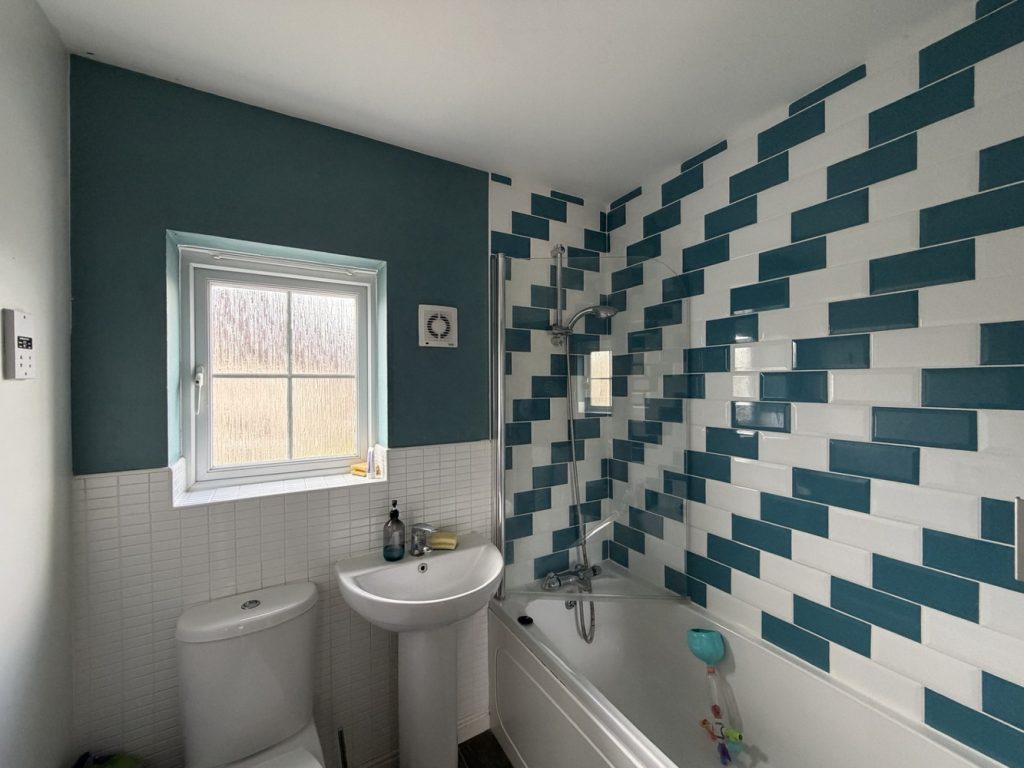 listing_1004220_0001_d572095e_1500x1000.jpg