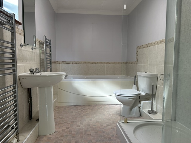 GROUND FLOOR BATHROOM.jpeg