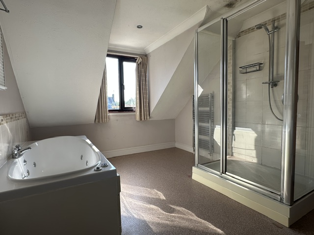 ENSUITE1.jpeg