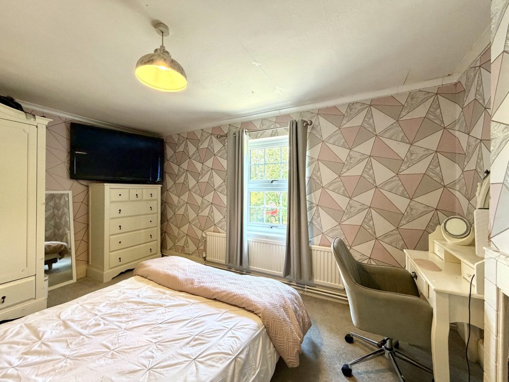 Bed 2 (2)