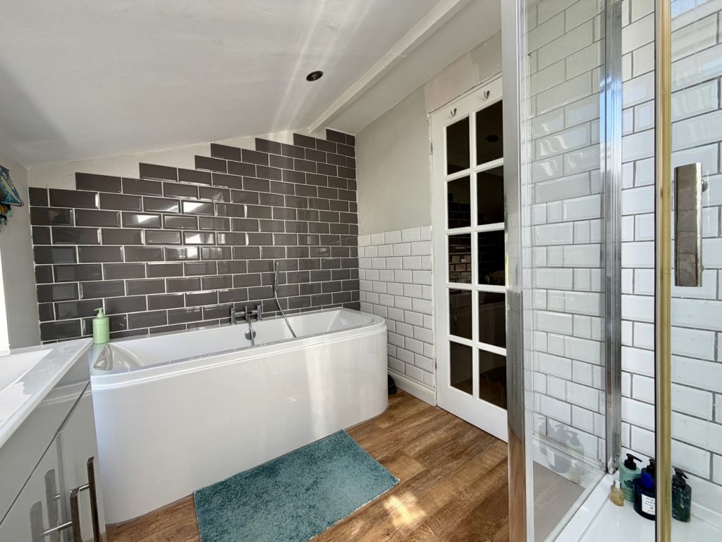 En-Suite 2
