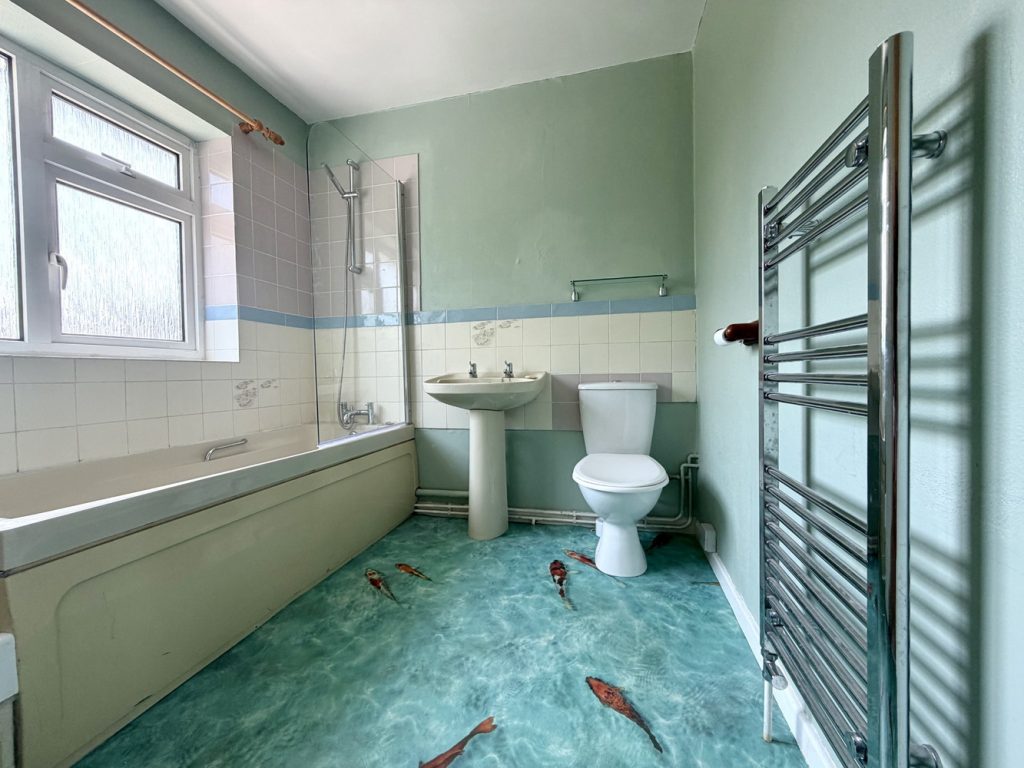 BATHROOM.jpeg