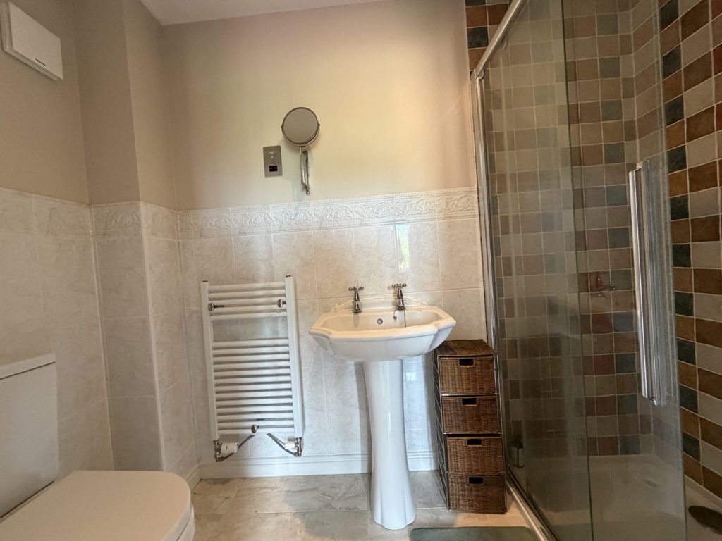 ENSUITE2.png