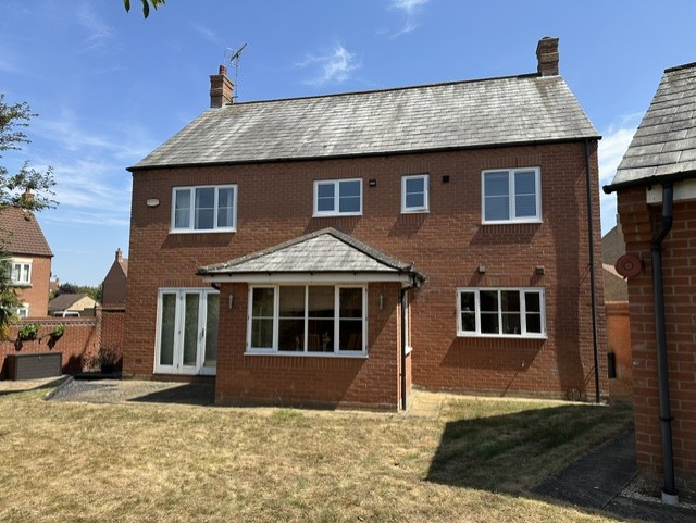 REAR HOUSE