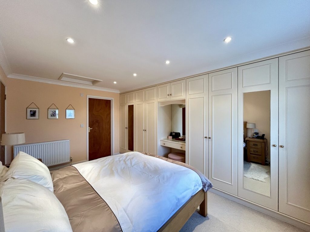 listing_102436_0007_1135569f_1500x1000.jpg
