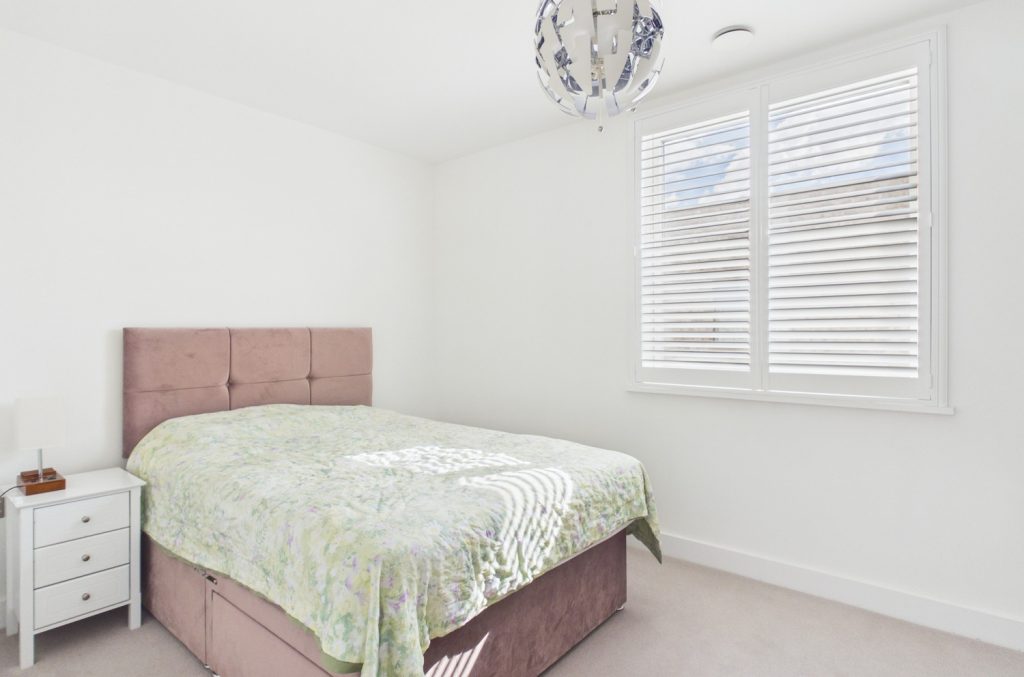 CAM03259G0-PR0350-STILL021