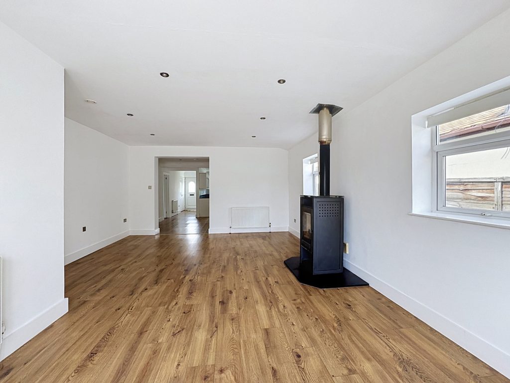 103-centre-drive-newmarket_00001
