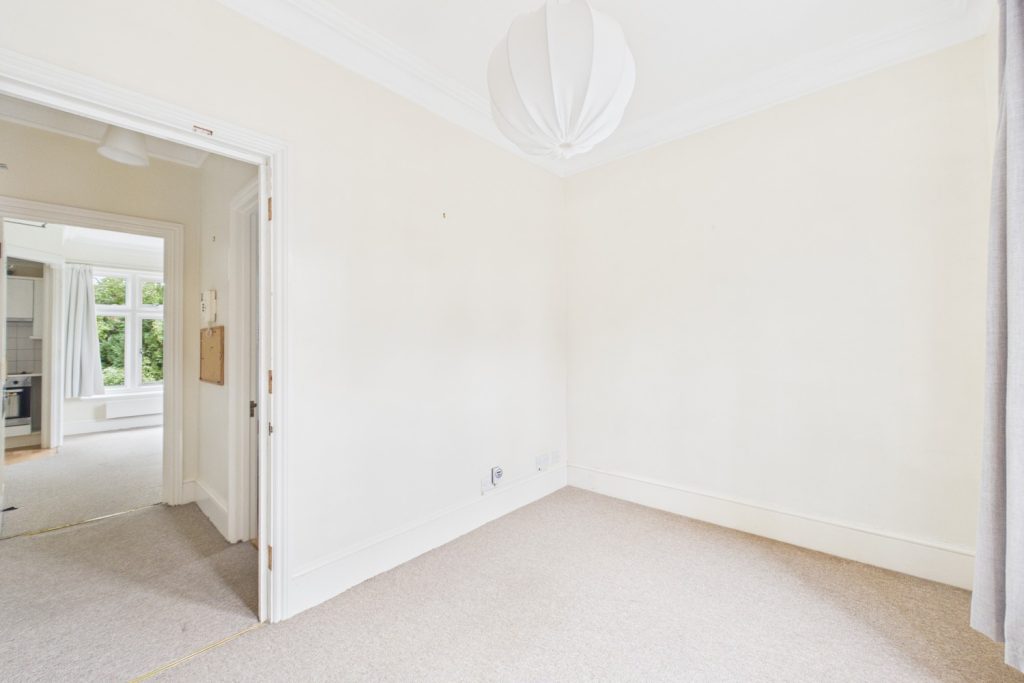 CAM03259G0-PR0353-STILL008