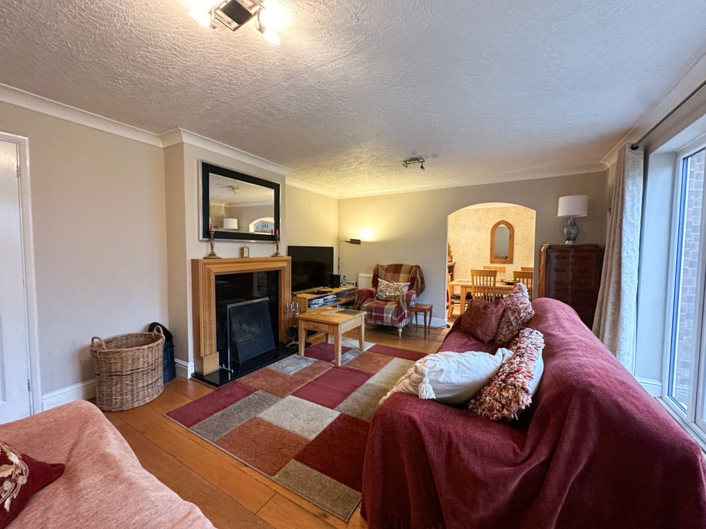 listing_222403_0014_2d0ced88_1500x1000.jpg