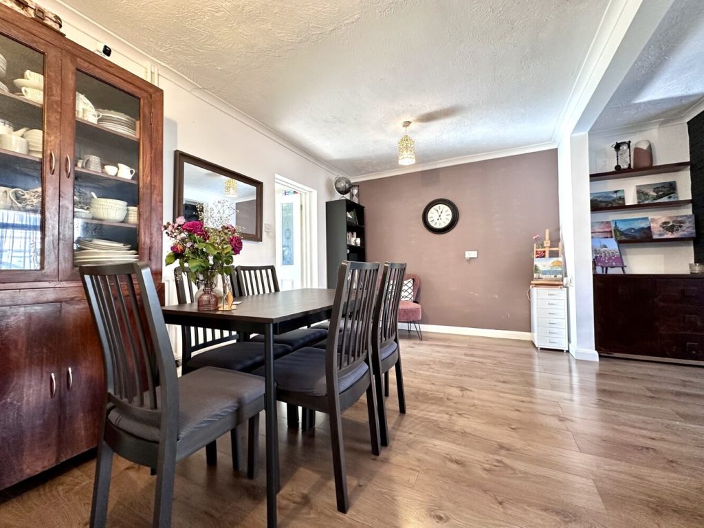 listing_541291_0009_82489d18_1500x1000.jpg
