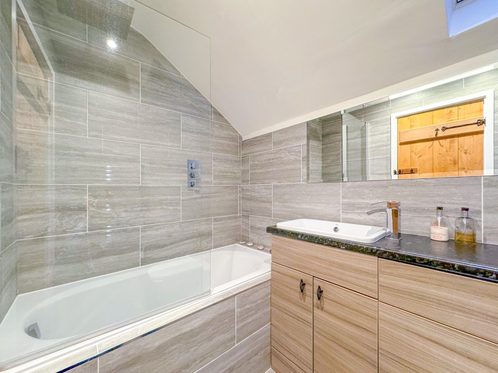 listing_563662_0073_e93c8289_1500x1000.jpg