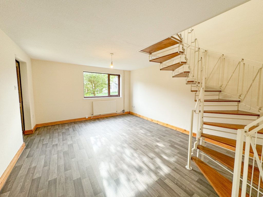 listing_66902_0035_8410951f_1500x1000.jpg