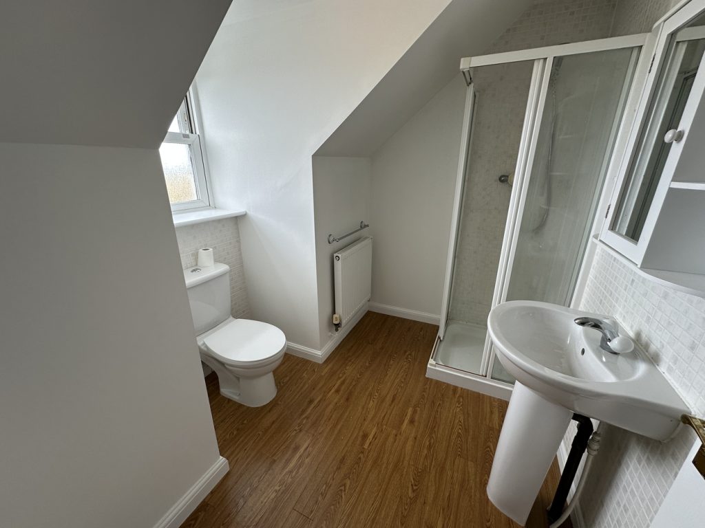 Ensuite.JPG