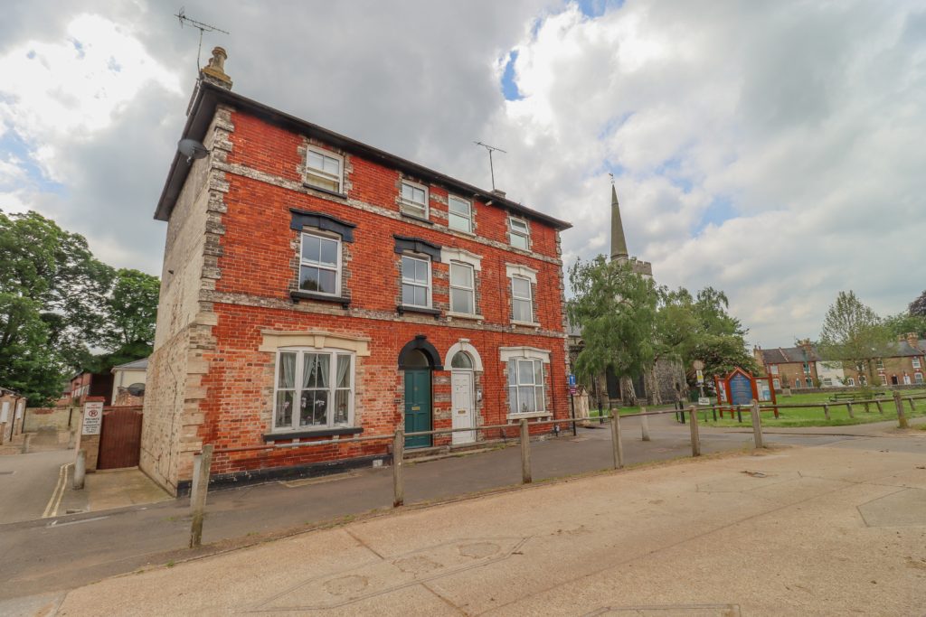 Flat 2 29 St. Marys Square, Newmarket