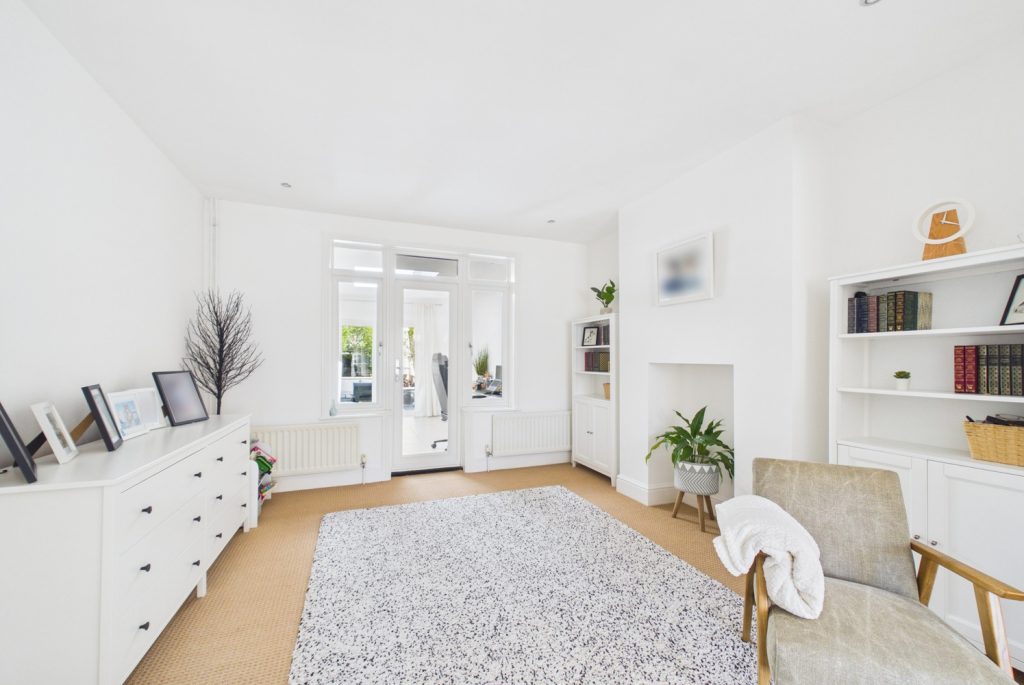 CAM03259G0-PR0333-STILL034