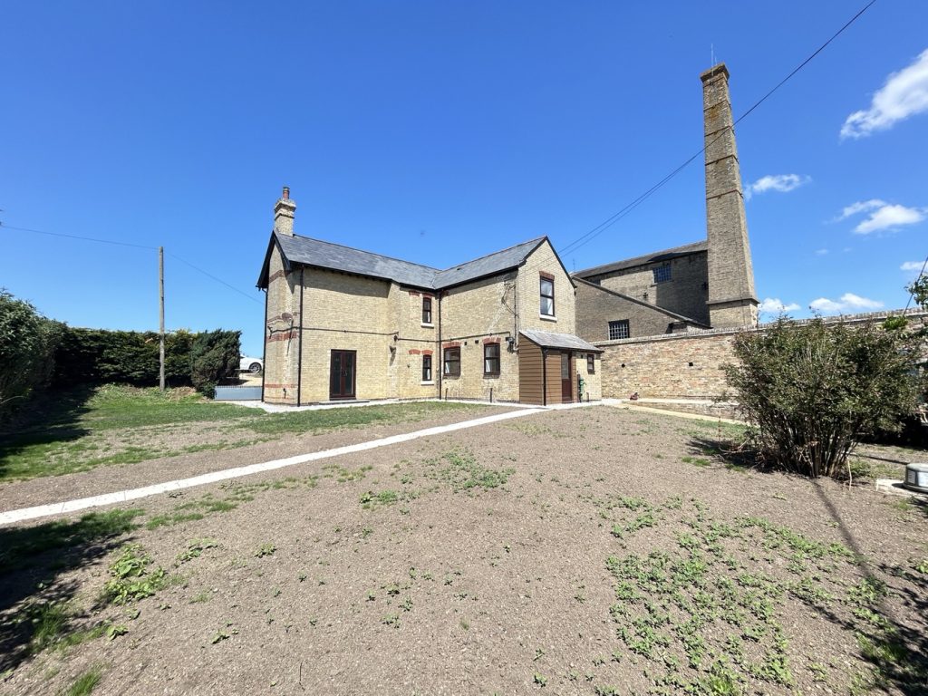 listing_822396_0015_28225554_1500x1000.jpg