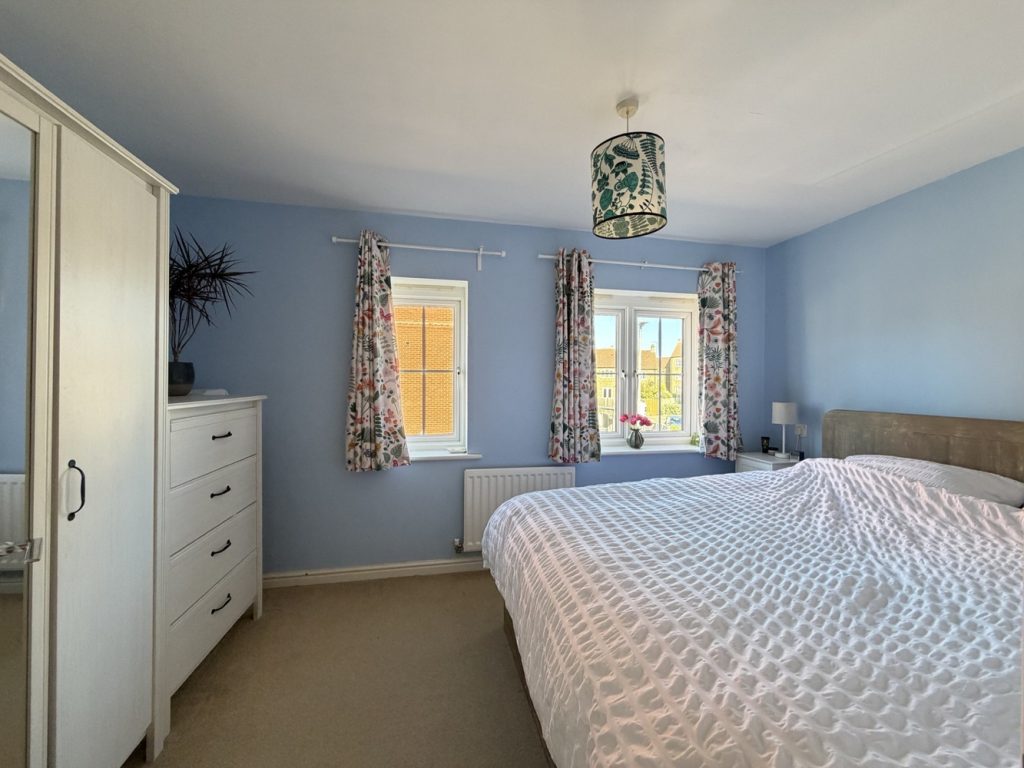listing_836665_0005_948579c6_1500x1000.jpg