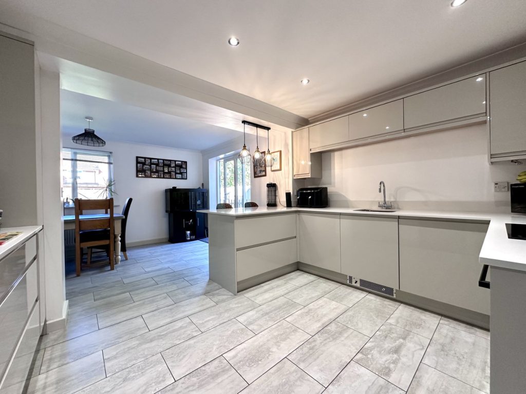 listing_860829_0016_b0f4a4f5_1500x1000.jpg