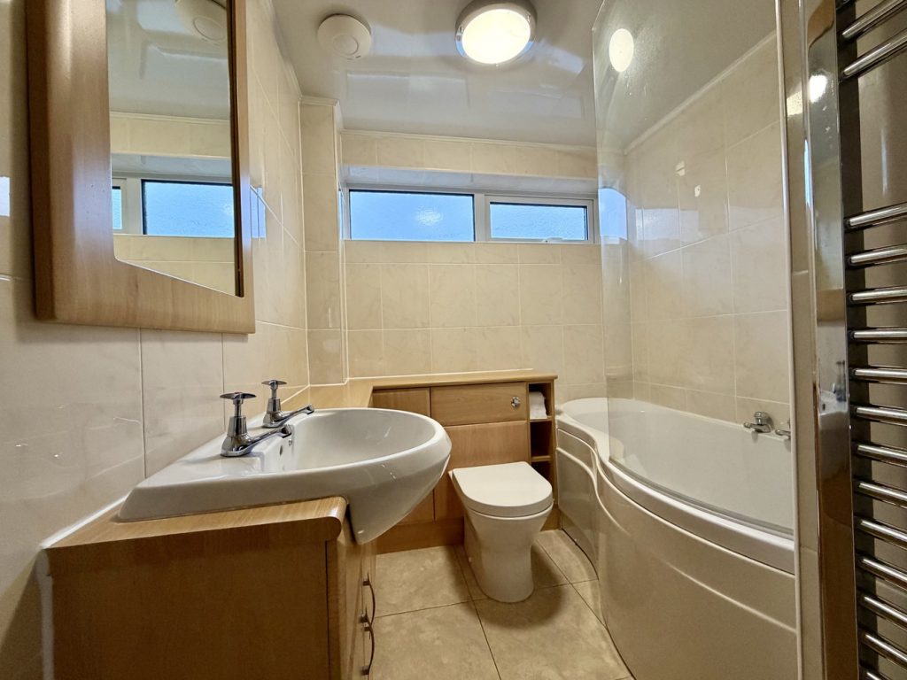 listing_885404_0003_e0bb1a4f_1500x1000.jpg