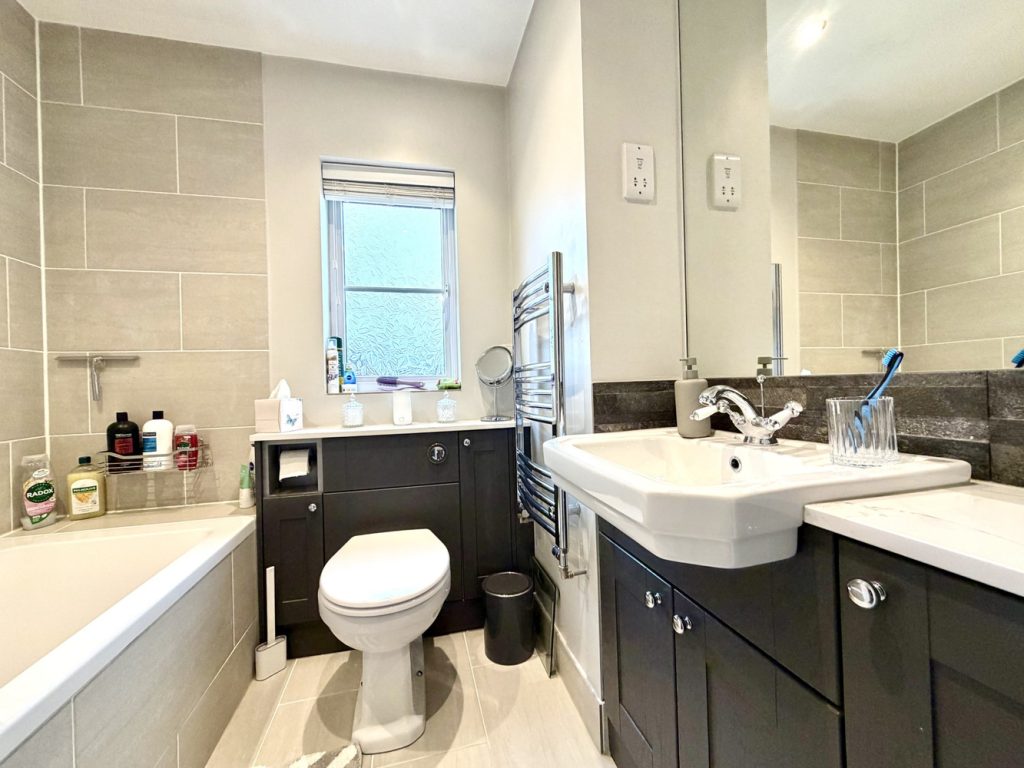 listing_889984_0002_b13f73c0_1500x1000.jpg
