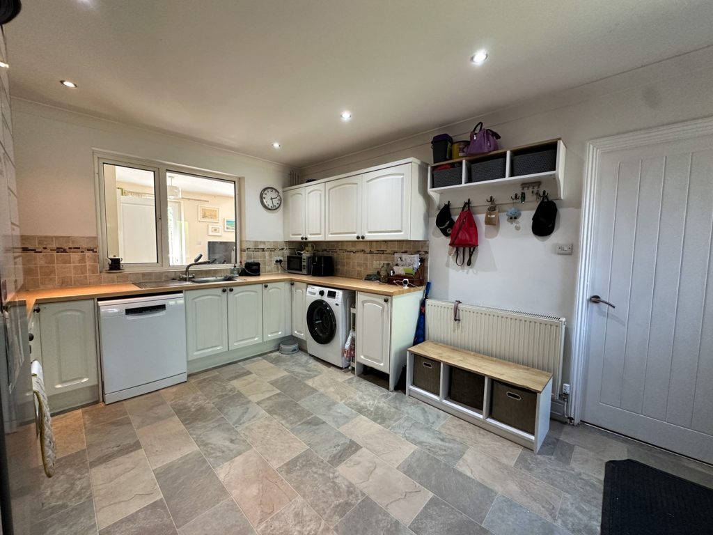 listing_931429_0003_3d620b0b_1500x1000.jpg