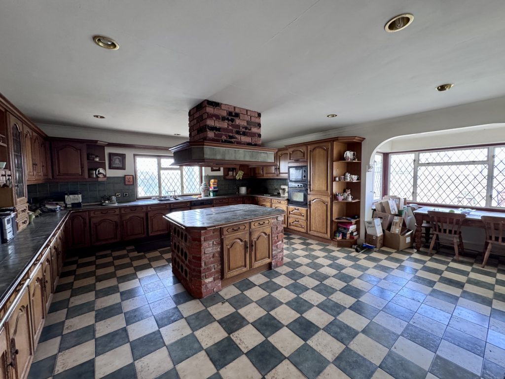 listing_981700_0010_e72ce95a_1500x1000.jpg