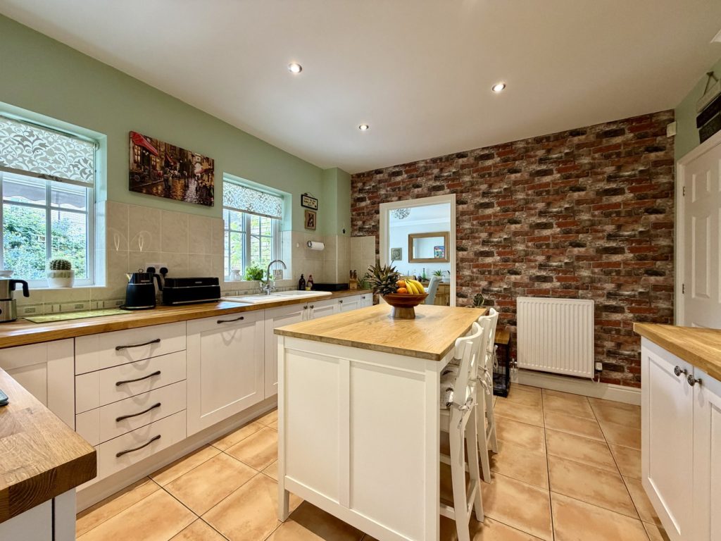 listing_985576_0015_6046d56e_1500x1000.jpg