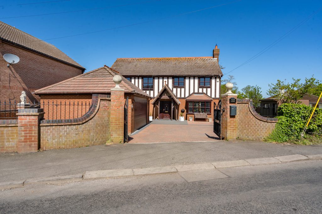Tudor Lodge, Pymoor Lane, Pymoor, Ely, Cambridgeshire